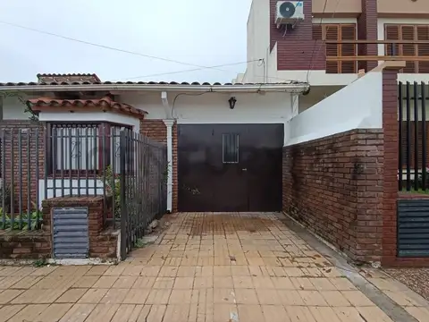 Casa 5 ambientes con 1 baño
