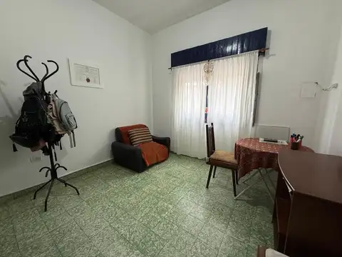 Casa 5 ambientes con 1 baño