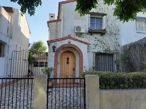 CASA 4 AMBIENTES EN HAEDO CHICO