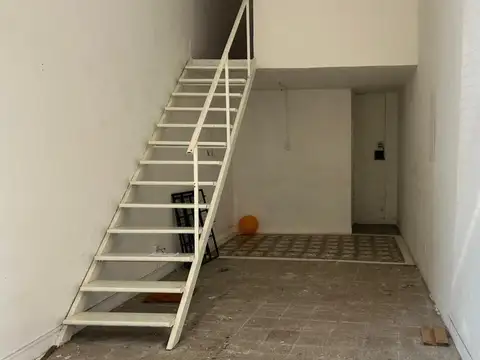 Alquiler de local comercial con entrepiso/deposito