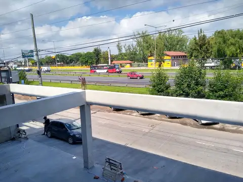 Local en sobre Colectora Este Maschwitz