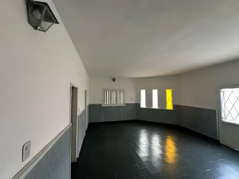 Casa en esquina próxima a Av. Las Heras