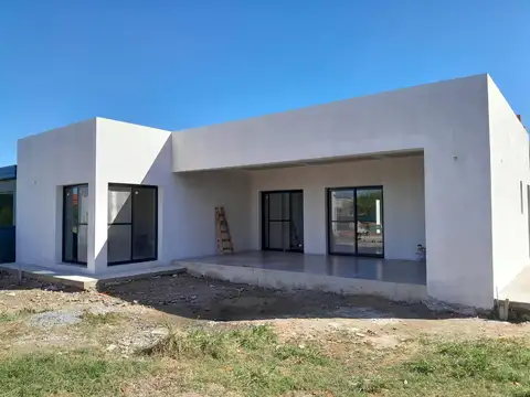 HERMOSA CASA A ESTRENAR EN VENTA - PILAR DEL ESTE - BARRIO SAN RAMON
