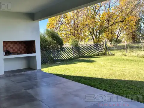 Casa 4 ambientes con 2 baños