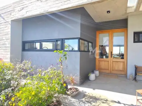 Casa en Venta en El Cantón - Barrio Golf, USD 450.000