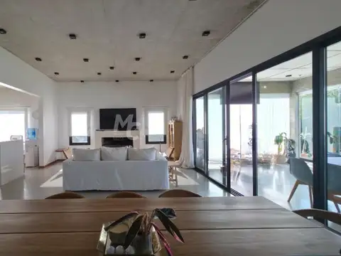 Casa 4 ambientes con 3 baños