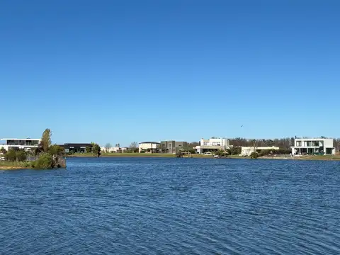 Terreno en venta en San Sebastian con salida a la laguna