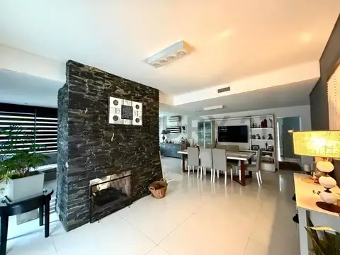 Casa en Venta en Solar Del Bosque, USD 270.000