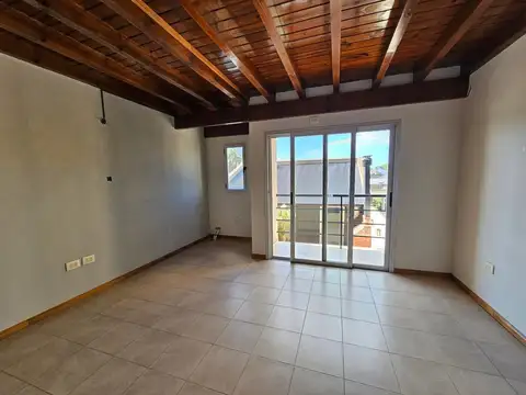 Depto Tipo Casa 4 ambientes con 4 baños