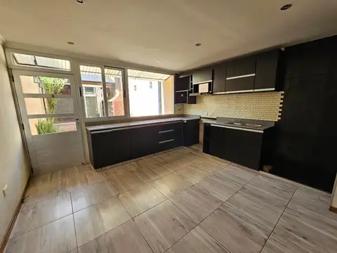Depto Tipo Casa en Alquiler de 4 ambientes