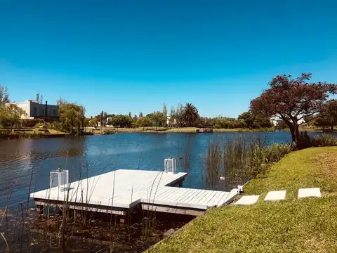 Avenida de los lagos 4800