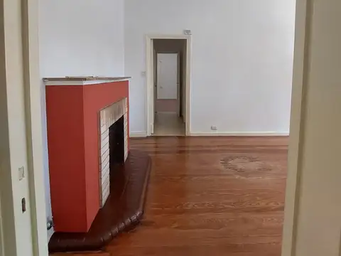 Casa 6 ambientes con 2 baños