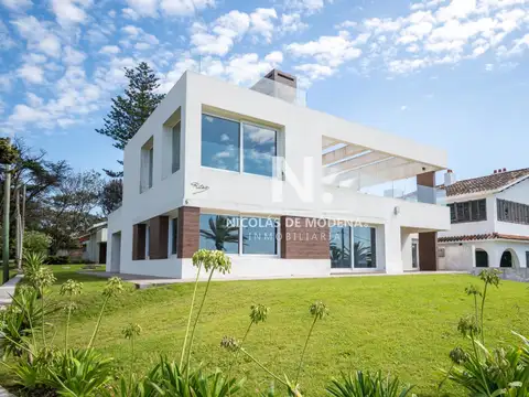Se vende casa de 5 dormitorios en San Rafael Punta del Este.