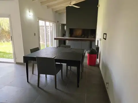 Venta casa 3 dormitorios planta baja cerro de las rosas