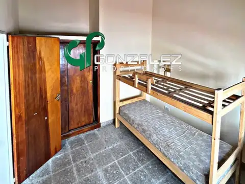 Amplia casa con jardin