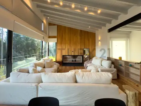 Casa 5 ambientes con 2 baños