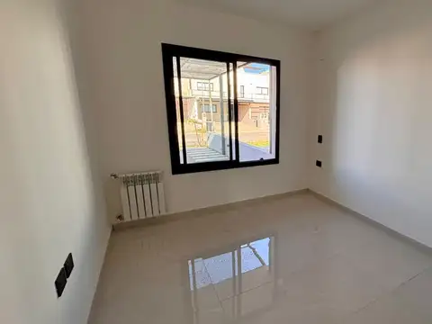 Casa en Alquiler con 1 cochera