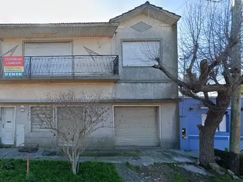 Oportunidad para inversores. Local con dos viviendas en block