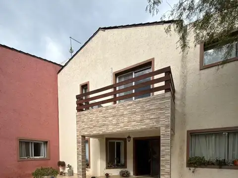 Casa 6 ambientes con 4 baños