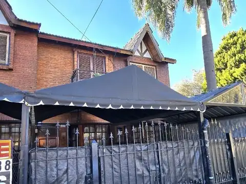 Triplex en venta 3 ambientes con cochera,Isidro Casanova.