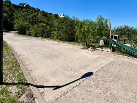 En venta Lote 1800 m2 con vista en La Deseada Country