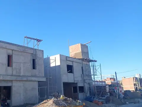 Casa 4 ambientes con 3 baños