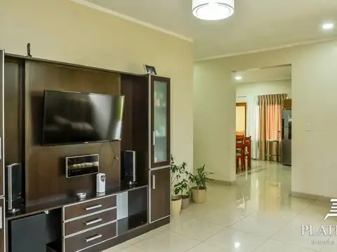 Casa en Venta con 2 cocheras