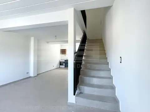 Casa 3 ambientes con 1 baño