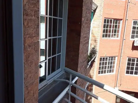 ALQUILER EXCELENTE DEPARTAMENTO RESTAURADO COMO A ESTRENAR - A 3 CUADRA DE LA ESTACIÓN Y 1 DE LA UNIVERSIDAD - INMEJORABLE UBICACION