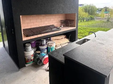 Casa 5 ambientes con 4 baños