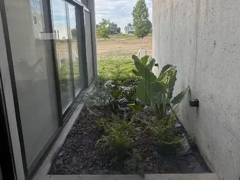 Casa 5 ambientes con 4 baños