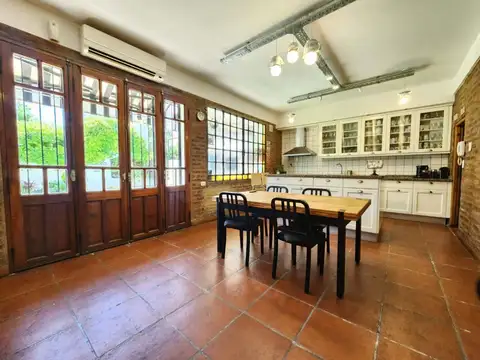 VENTA CASA, 6 AMBIENTES, HAEDO, JARDIN Y PILETA.