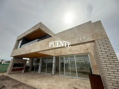 Casa 7 ambientes con 6 baños
