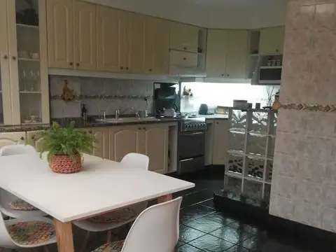 PH 4 AMBIENTES .PATIO QUINCHO Y TERRAZA ACEPTA 2 AMB PARTE DE PAGO ZONA CERCANA