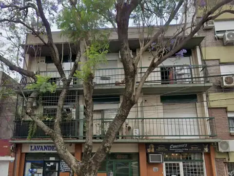 VENDO MONOAMBIENTE AMPLISIMO DE ESCALERA EN PICHINCHA