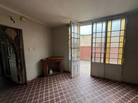 Casa 7 ambientes con 1 baño