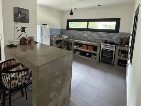 Casa 3 ambientes con 1 baño