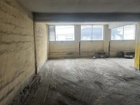 Venta de cochera céntrica en Barrio Belgrano, zona comercial y residencial, Bariloche