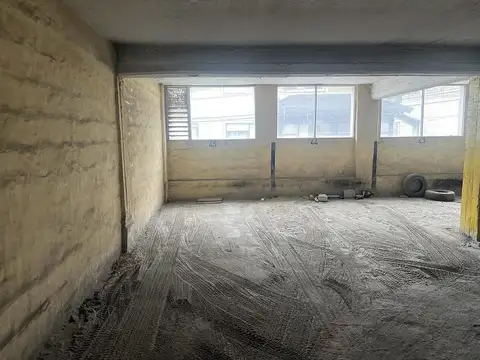 Venta de cochera céntrica en Barrio Belgrano, zona comercial y residencial, Bariloche