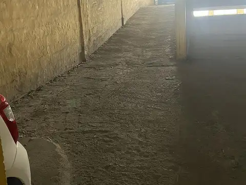 Venta de cochera céntrica en Barrio Belgrano, zona comercial y residencial, Bariloche