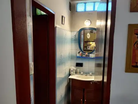 PH  de 4 ambientes,3 dormitorios al frente  c/ cochera patio balcon y cocina separada ,oportunidad