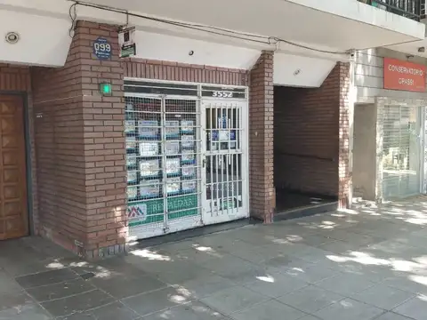 Local sobre avenida Combatiente de Malvinas