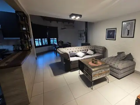 VENTA IMPONENTE CASA MORENO FONDO PILETA + GALPON