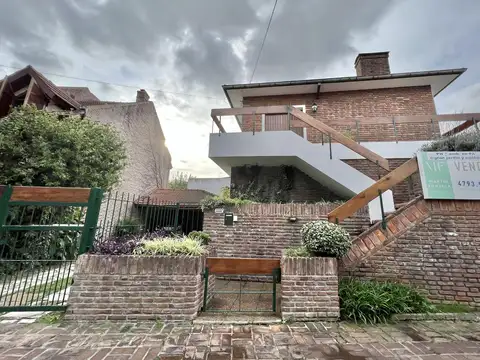 Espectacular PH en venta, 5 amb. con gran jardín y varias cocheras, en Las Lomas de San Isidro.