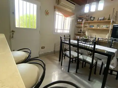Depto Tipo Casa en Alquiler de 4 ambientes