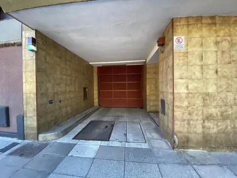 Alquiler cochera fija cubierta para auto chico