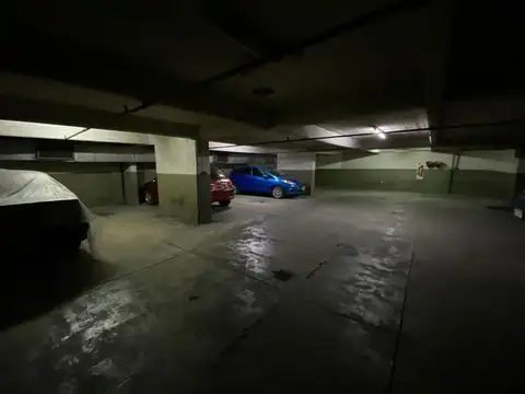Alquiler cochera fija cubierta para auto chico