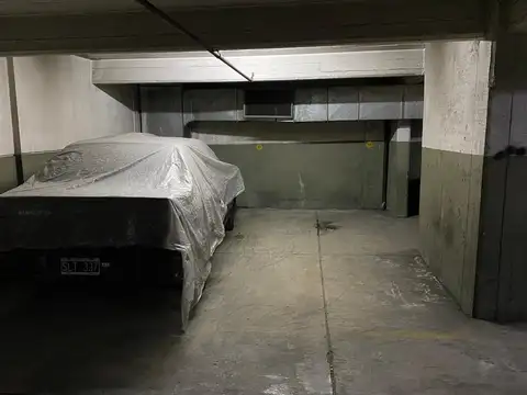 Alquiler cochera fija cubierta para auto chico