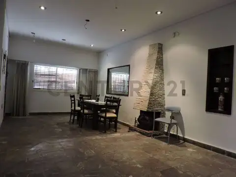 Evaristo Carriego 900, Piso 0