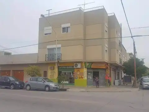 Casa en Alquiler con 2 cocheras